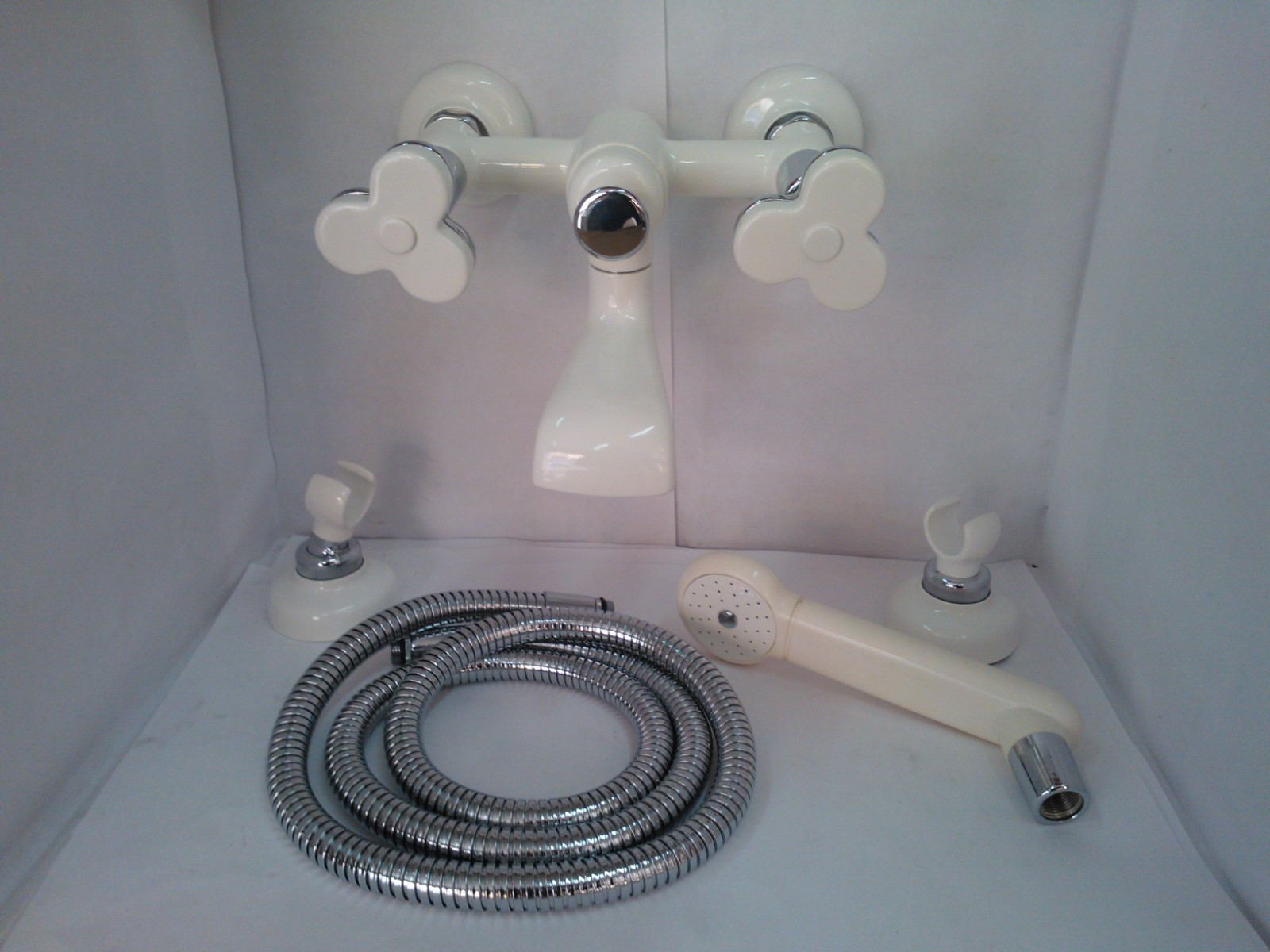 Rubinetteria tre fori vasca bianco cromo ZAZZERI Loto Rubinetteria tre fori vasca bianco cromo ZAZZERI Loto
