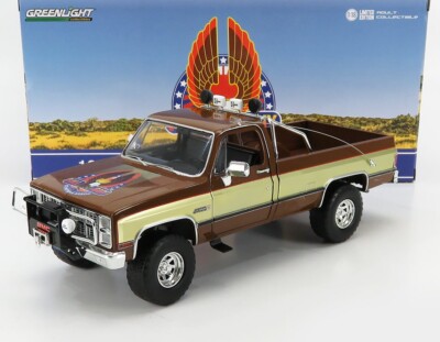 1982 GMC K-2500 PICKUP TRUCK ''''THE FALL GUY'''' BROWN CREAM 1:18 SCALE