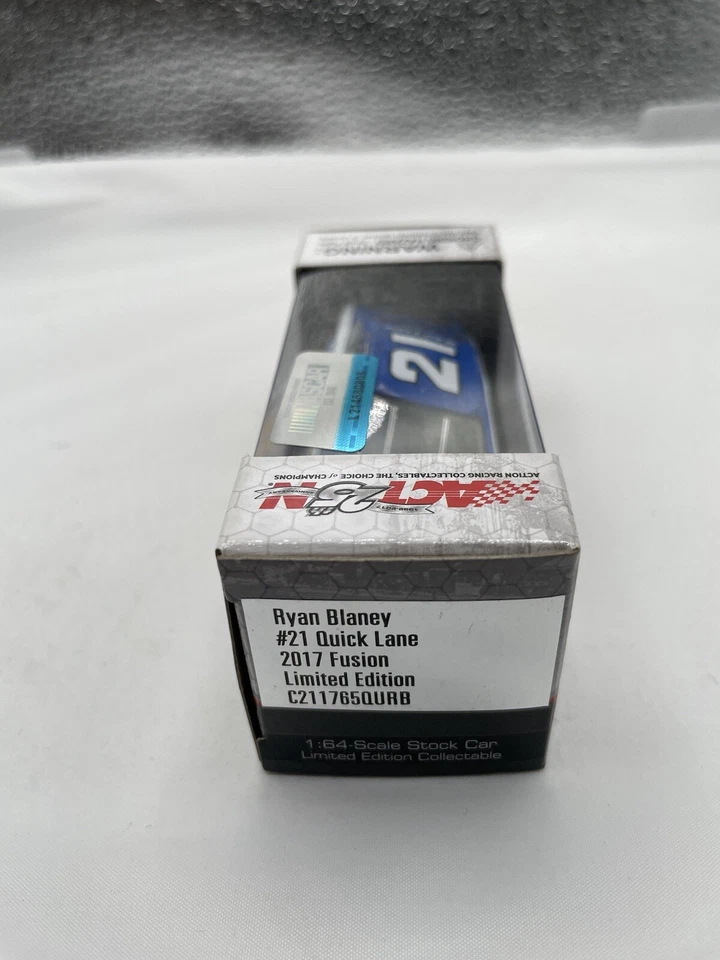 Ryan Blaney 2017 Quick Lane 1:64 fundido - Imagem 2 de 2