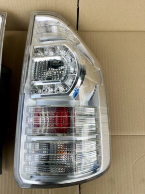 トヨタNOAH CLEAR TAIL LAMP Toyota Noah Voxy ZRR70 ZRR75 Genuine OEM RH Taillight