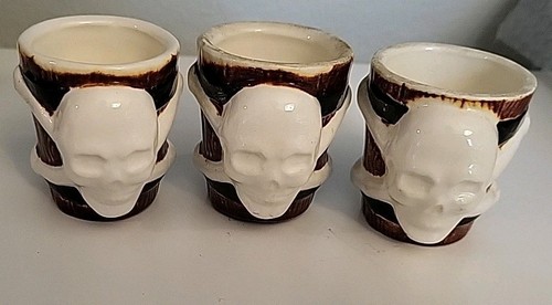 VTG Rare Skeleton Waiter on Barrel Character Decanter & 3 Skull Mugs - Picture 8 of 11