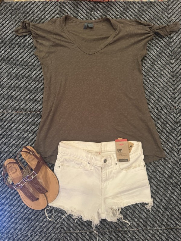 Left of Center Short Sleeve That Can Tie Women’s T-Shirt In Size Small NWOT