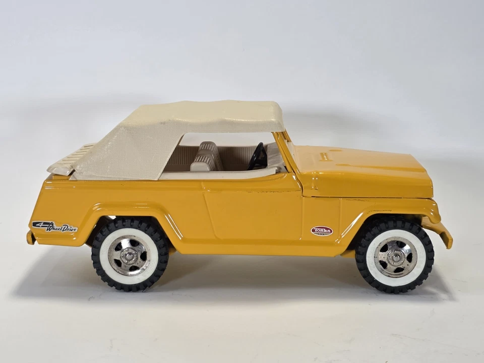 1960's vintage Tonka Willys Jeep Jeepster 4x4 pressed steel yellow truck - Image 4 of 4