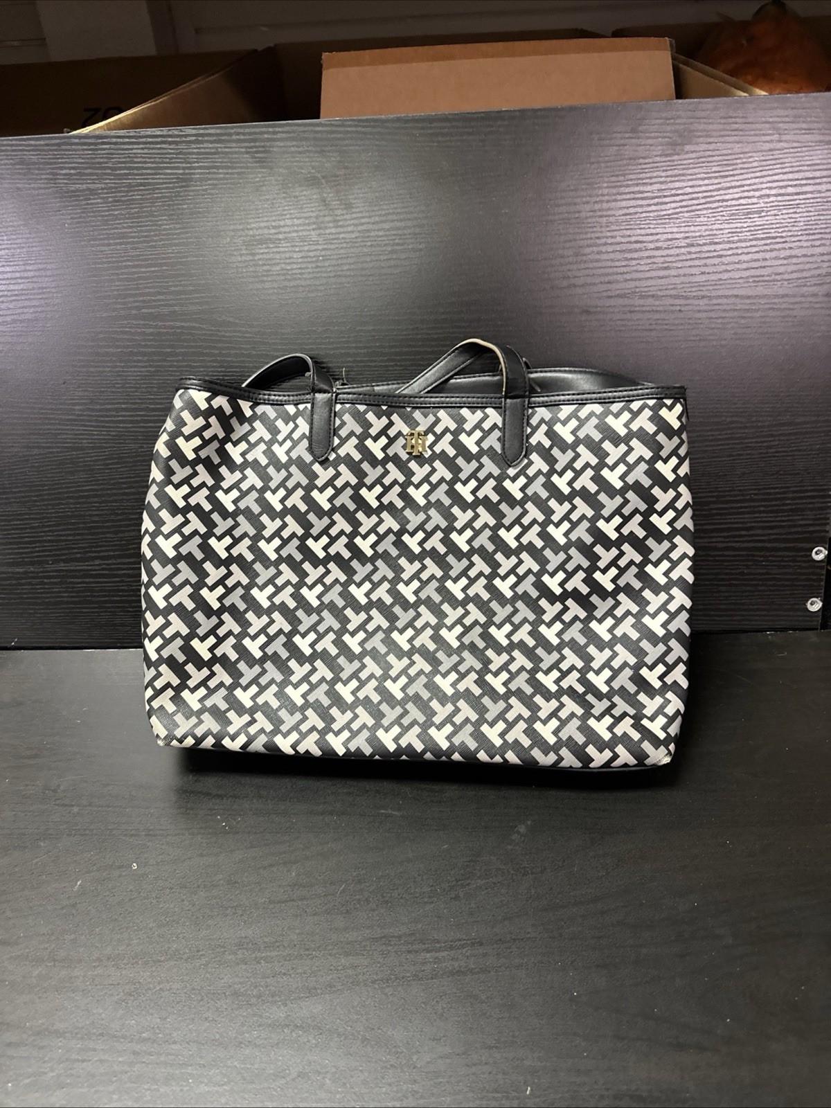 Tommy Hilfiger Spacious Large Tote Bag for Women Stylish & Roomy  