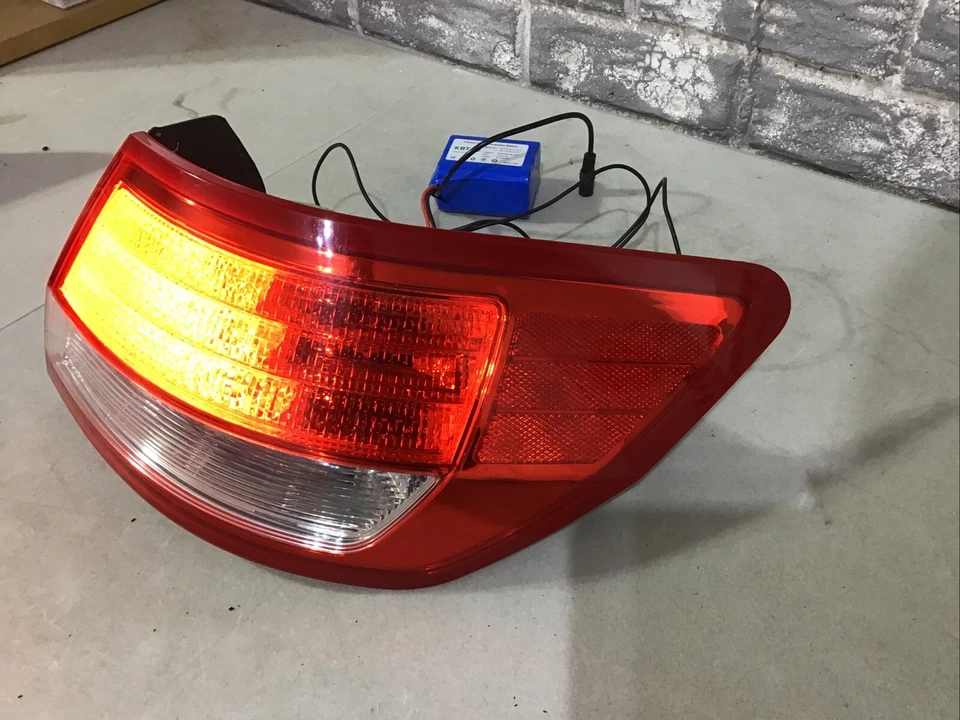 2010 2011 (NÃO 2012) Lincoln MKZ lanterna traseira direita (lado do passageiro) COMPLETA, FABRICANTE DE EQUIPAMENTO ORIGINAL - Imagem 3 de 3