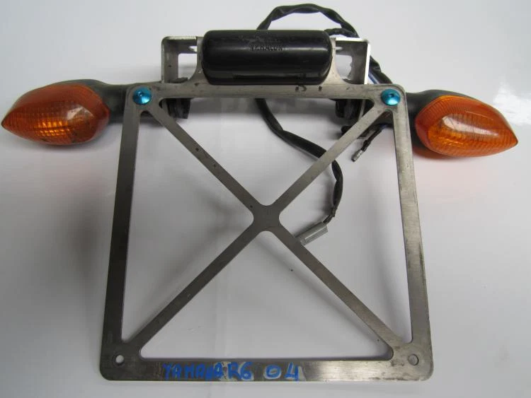 Porte-plaque d'occasion non originale Yamaha R6 ('04) avec flèches - Photo 1/1