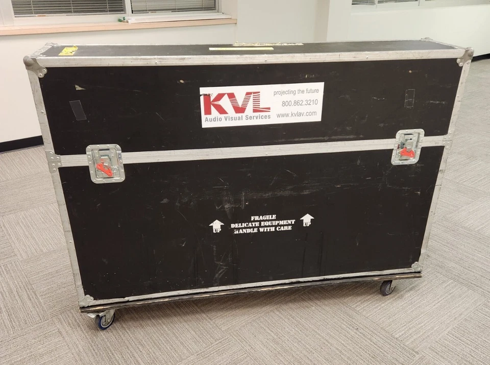 Two (2) TV Rolling Flight Cases - Imagem 2 de 4