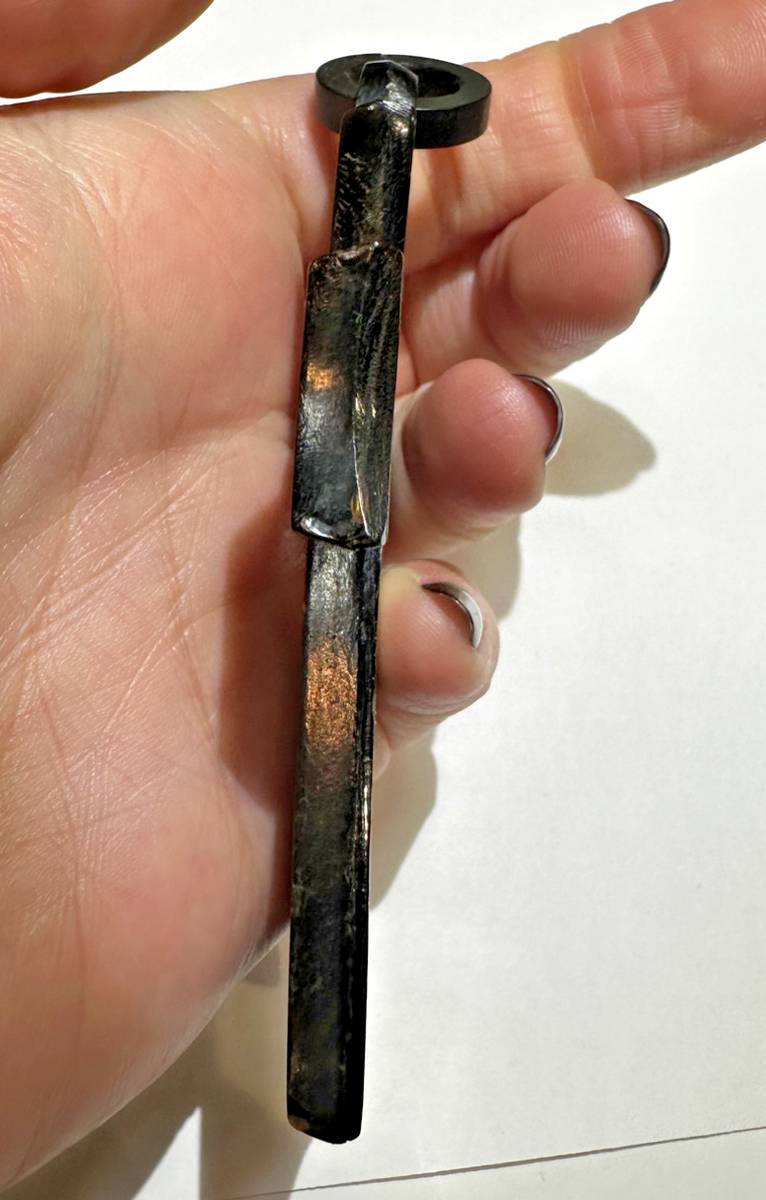 Pendentif Victorien En Vulcanite Noire - Incrustation Coquillage, Croix, Feuilles - Vintage