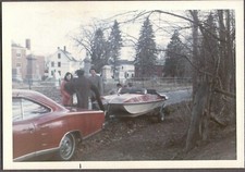 VINTAGE PHOTOGRAPH 1972 CAR GIRLS/MEN'S FASHION TRI-CAT RACE SKI BOAT OLD PHOTO