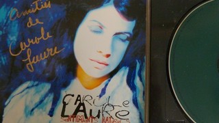 Autographe ORIGINAL SIGNED de la Chanteuse & Actrice CAROLE LAURE sur Jacket CD