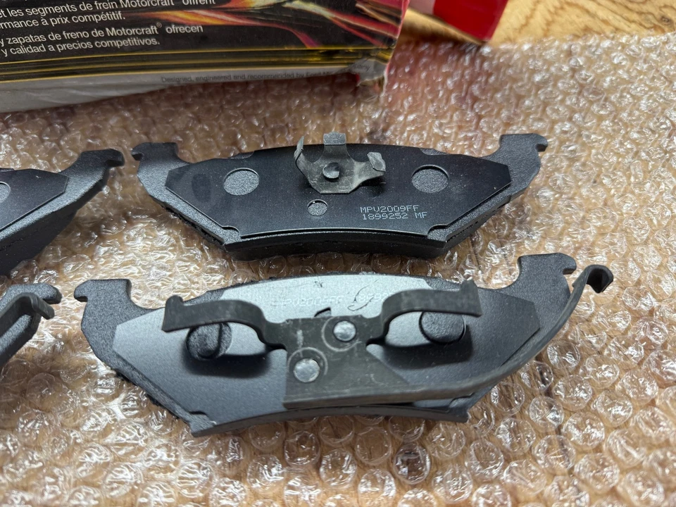 Juego de pastillas de freno de disco delanteras y traseras 90-94 Crown Victoria OEM Motorcraft BR110B Foto 3 de 4