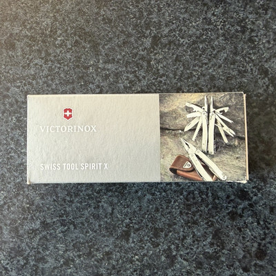 Victorinox SwissTool Spirit X Multitool Edelstahl 24 Tools mit Lederscheide