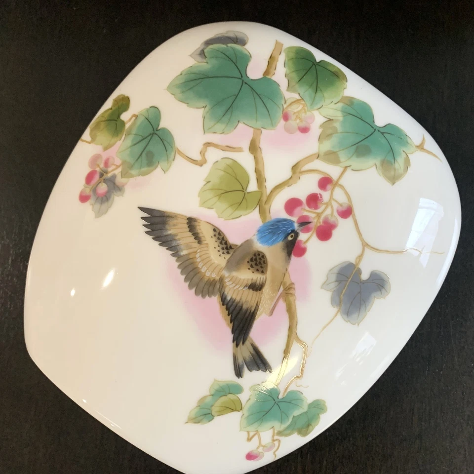 Japanese Ming Tao - White Porcelain PILLOW (Oval) VASE 18cmH - Bird with Berries - Bild 4 von 4