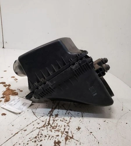 2004-2007 Saturn Vue 3.5L OEM Air Cleaner Intake Filter Box Housing Assembly 226 - Image 3 of 4