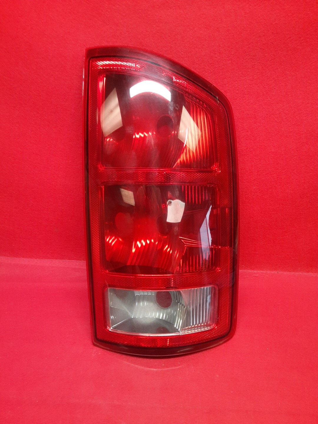 2002 - 2006 Mopar Dodge Ram 1500 / 2500 / 3500 Right Rear Passenger Taillight