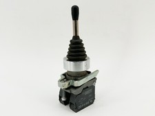 Allen Bradley 800FM-JR2MX20 Pushbutton 22MM Toggle Switch 2 Position Momentary