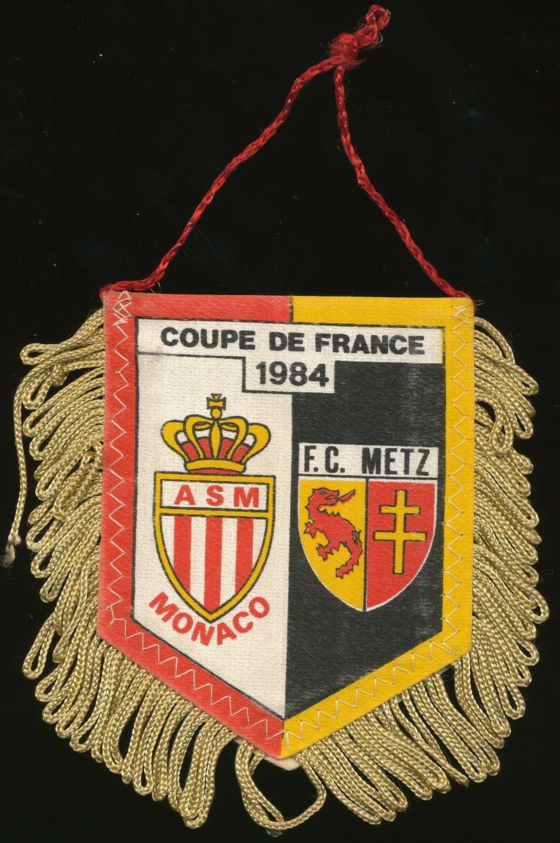 PETIT FANION 10*9 CM AMIENS.SC Vs AS.MONACO COUPE DE FRANCE 1999
