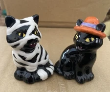 Adorable Halloween Cats Salt & Pepper Set New Cracker Barrel