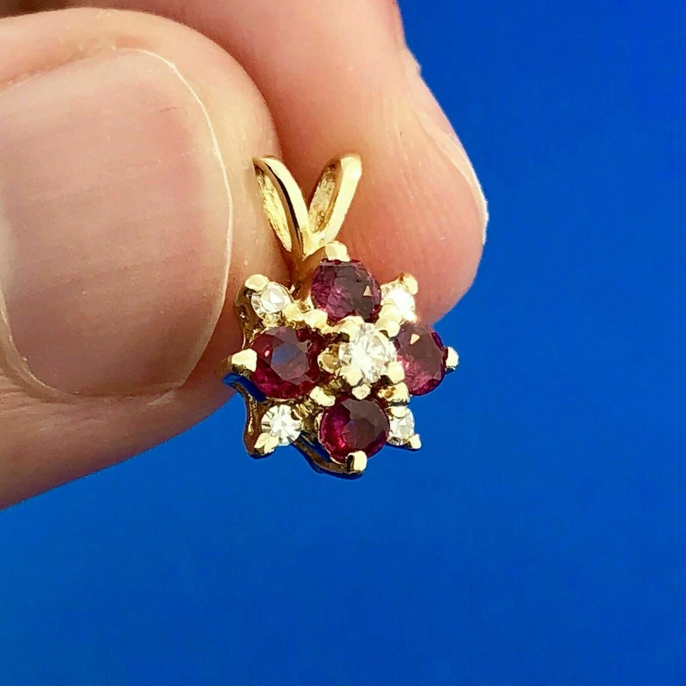 0.60Ct Round Cut Red Ruby Cluster Pendant 14K Yellow Gold Finish 18'' Free Chain - Image 2 of 4
