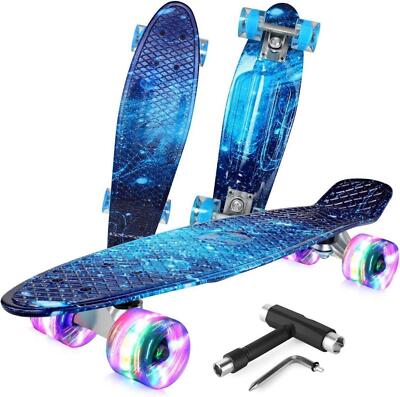 Skateboard 22 Zoll Mini Cruiser LED Leuchtrollen T-Tool Blau