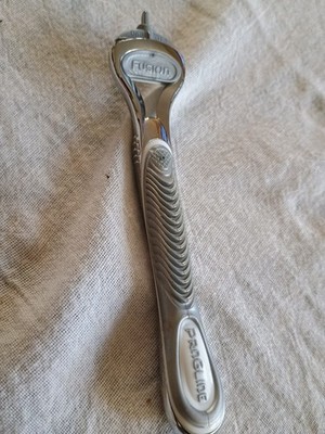 Pre Owned Gillette Proglide Fusion Razor Handle Silver