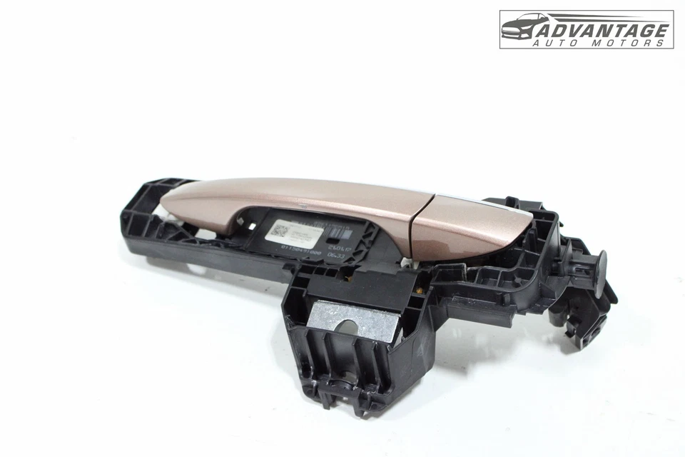 Infiniti QX30 2017-2019 puerta trasera izquierda manija exterior con base OEM Foto 2 de 4