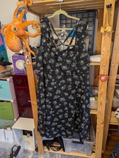 Vestido de Cóctel Negro Calaveras y Rosas Entrecruzado Frente Tórrido Talla 26