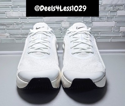 Nike Versair Running PRM Womens Size 8 White Silver Metallic Black FQ7213-101