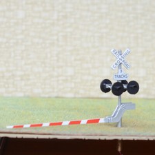 2 x HO scale model railroad crossing signal with stop lever flasher 3 tracks 34