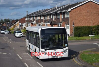 FOTO IGO/ATG ALEXANDER DENNIS DART/ENVIRO 200 KX08 HMD EINE ERHÖHTE ANSICHT EINES