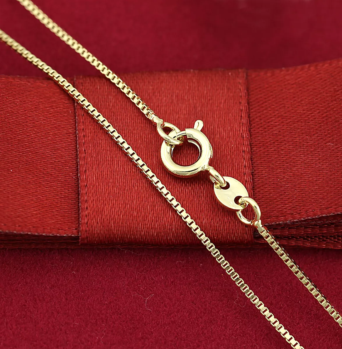Plain chain shop with pendant