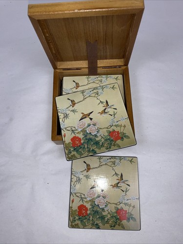 Uccellini e Rose 6 Sottobicchieri con Supporto in Sughero 4” in Scatola di Legno Laccato. Taiwan - Foto 8 di 10