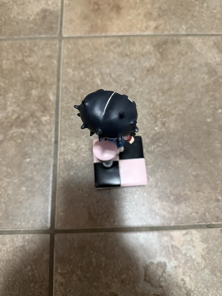 Vintage Danbury Mint BETTY BOOP Campus Cutie Collector Figurine. Mint Condition. - Image 3 of 4