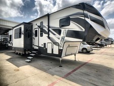 2022 Dutchmen Voltage Triton 3911