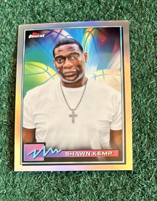 SHAWN KEMP - 2021 TOPPS FINEST REFRACTOR PARALLEL CARD #40 - SUPERSONICS - NBA