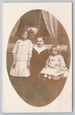 RPPC Edwardianische Geschwister ''Bruder, Baby und ich'' Studio Portrait um 1910