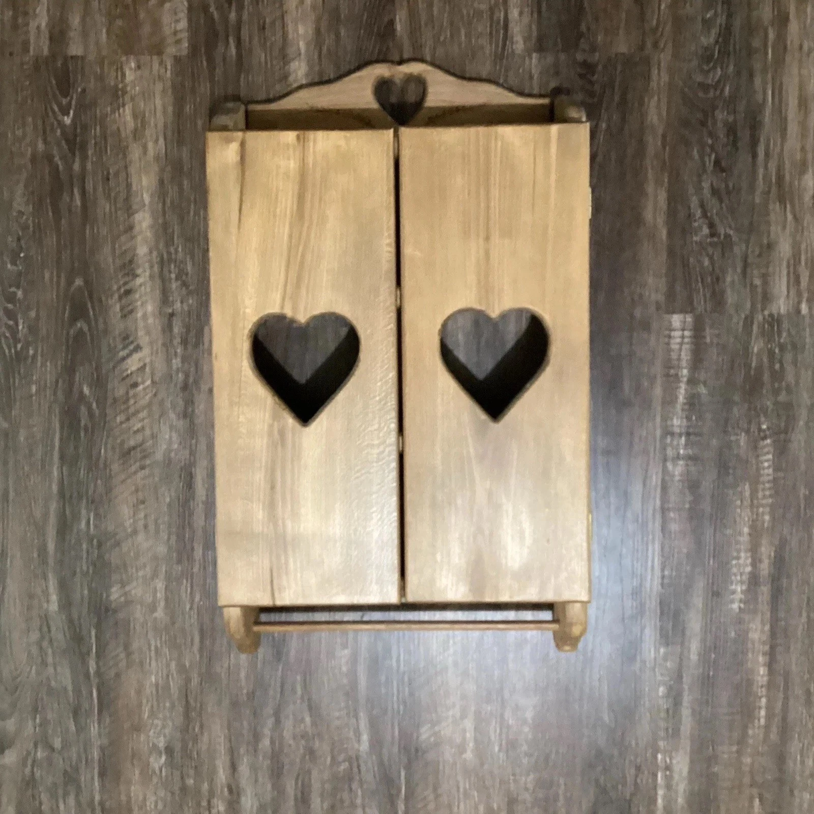 VTG Wooden Shelf Cut Out Hearts on Doors 21” Tall Curio Towel Rack