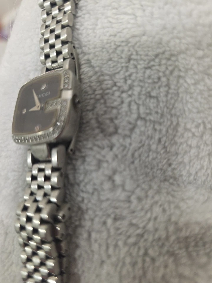 古驰 G-Gucci 黑色表盘钻石表圈女式手表 YA125412 — 第 2/2 张图片