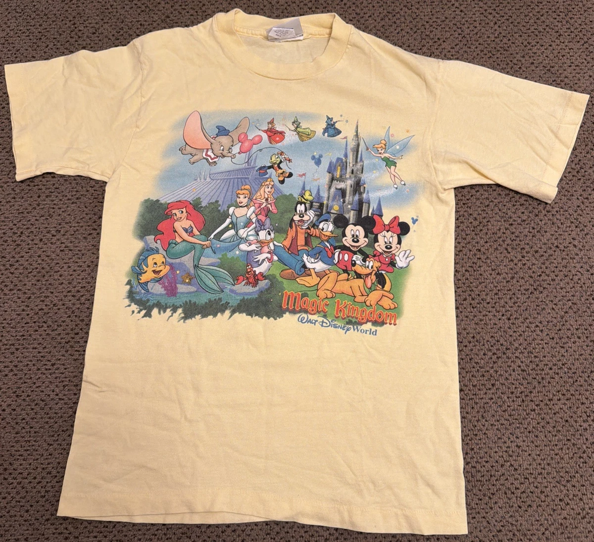 Preços baixos em Camisa Magic Kingdom em Camisetas da Disney (1968
