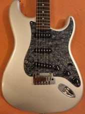 Fender Stratocaster USA · American Deluxe ·...