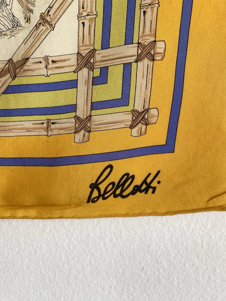 Cachecol feminino BELLOTTI de seda amarela estampa de garça feito na Itália 34"/34" boa con - Imagem 2 de 4