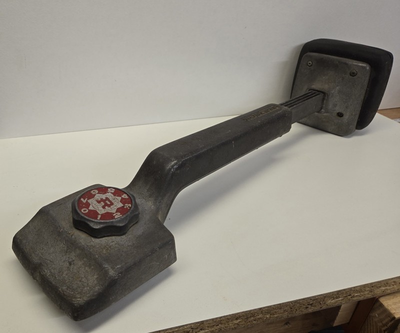 Knee Kicker Carpet Stretcher Roberts 10-412 Adjustable Extendable USA made.