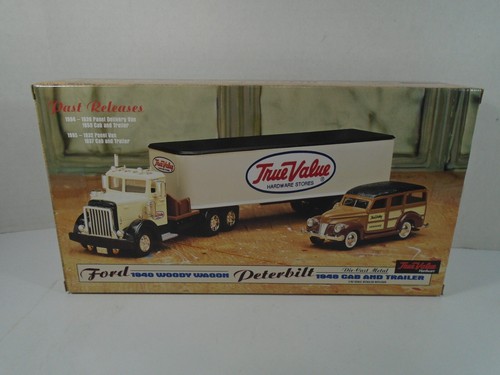 ERTL--TRUE VALUE STORES--FORD 1940 WOODY WAGON & PETERBILT 1948 CABINA Y REMOLQUE - Imagen 5 de 7