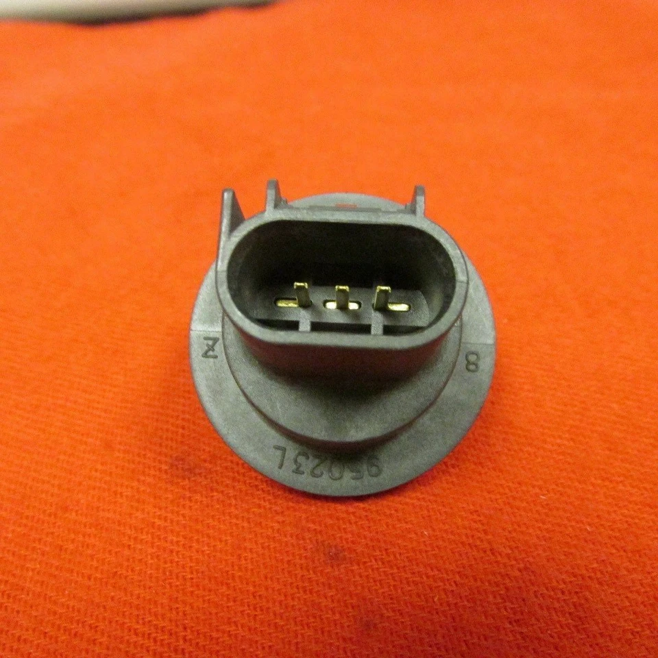 Enchufe de señal de giro y estacionamiento delantero Jeep Patriot NUEVO OEM MOPAR Foto 2 de 3