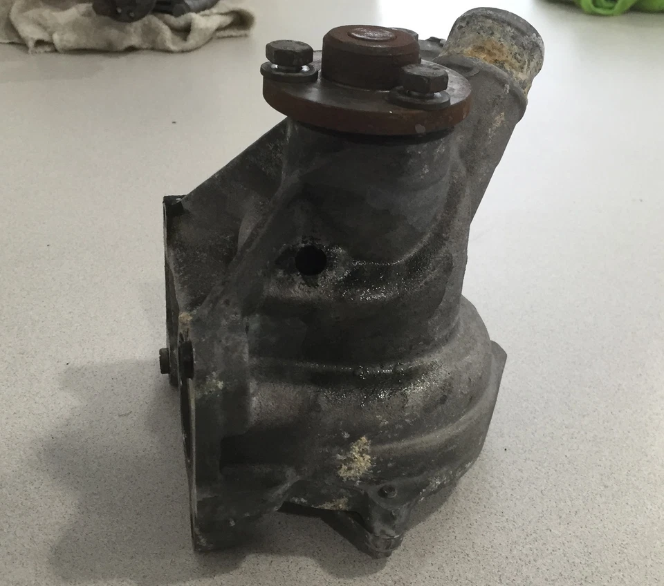 Mercedes-Benz 190e W201 1987-1993 ~ bomba de agua ~ pieza OEM Foto 4 de 4