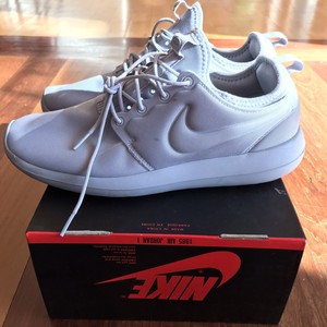 nike roshe two grey