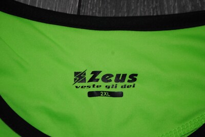 Crotone et la marque Zeus présentent les maillots 2020-2021