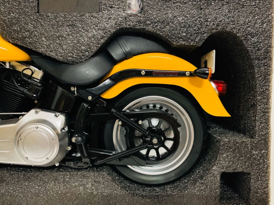 Zytoys 1/6 Scale DieCast Model Bike Heavy Vehicle Motorcycle Yellow New in Box - Image 3 of 4