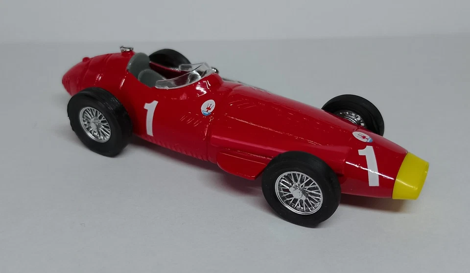 Maserari 250F - F1 1957, No 1 - Brumm R92, с подставкой, чехлом и подставкой - Изображение 4 из 4