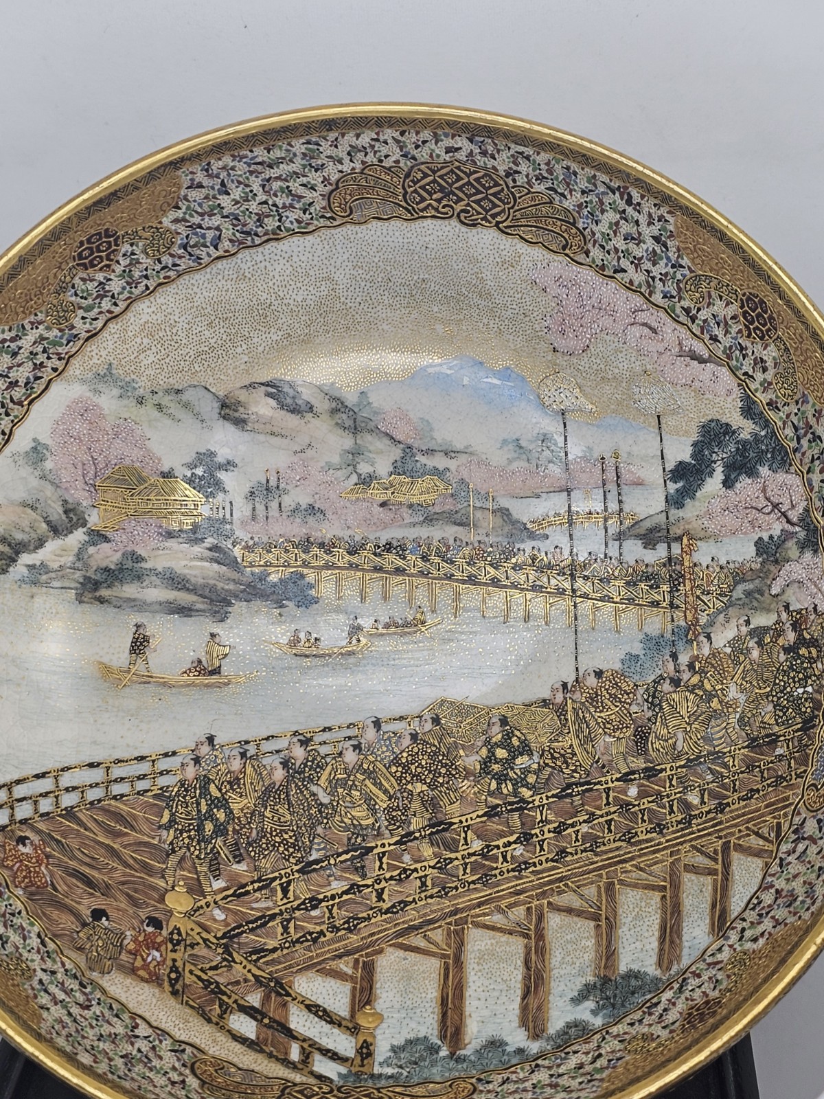 High Quality Antique Japanese Satsuma Bowl – Signed  – Gilt Hand-Painted Meiji